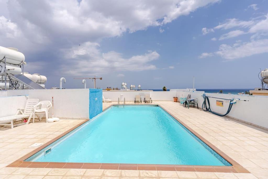 Carisa Downtown With Rooftop Pool Lárnaka Kültér fotó